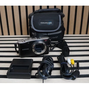 Samsung NX100 Camera