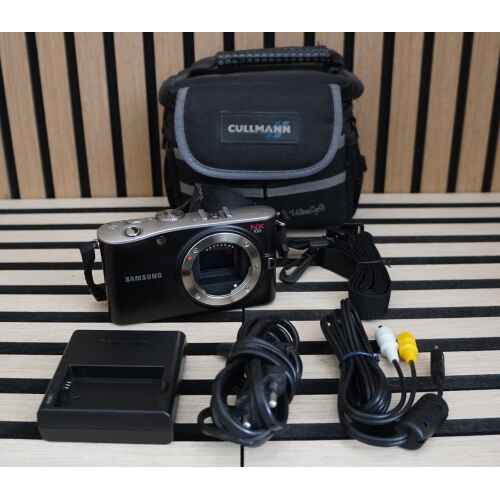 Samsung NX100 Camera