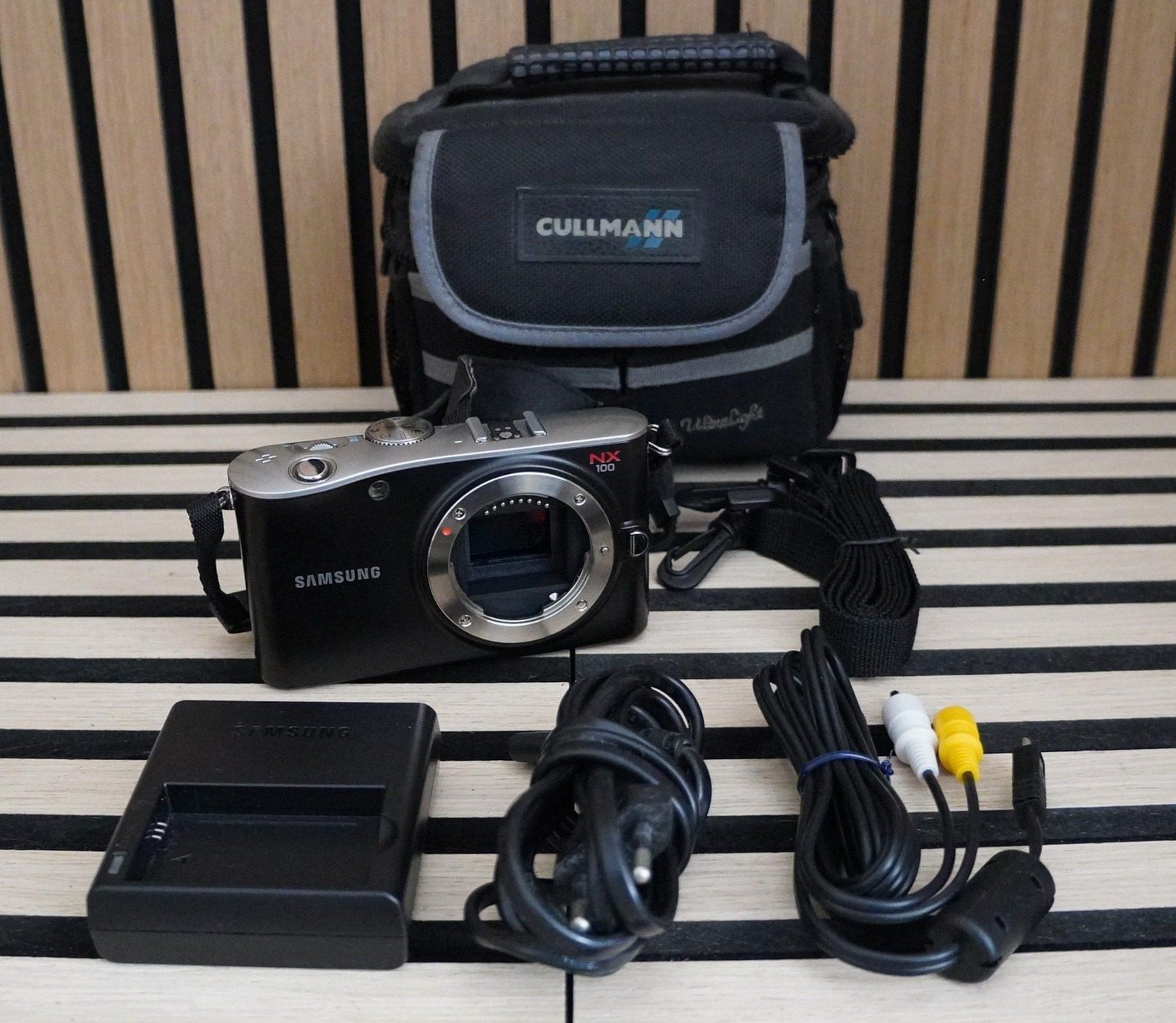 Samsung NX100 Camera